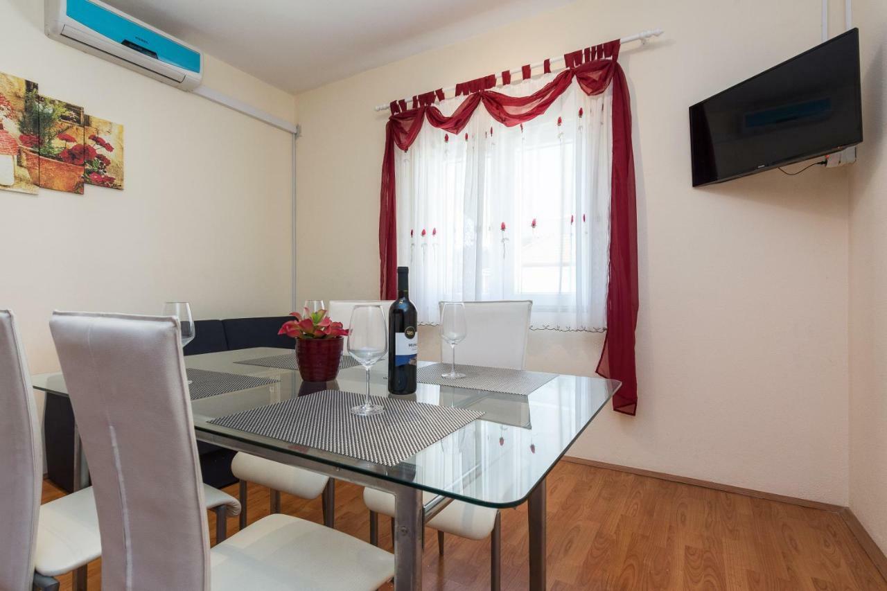 Apartman Mladenka Sukošan Exteriör bild