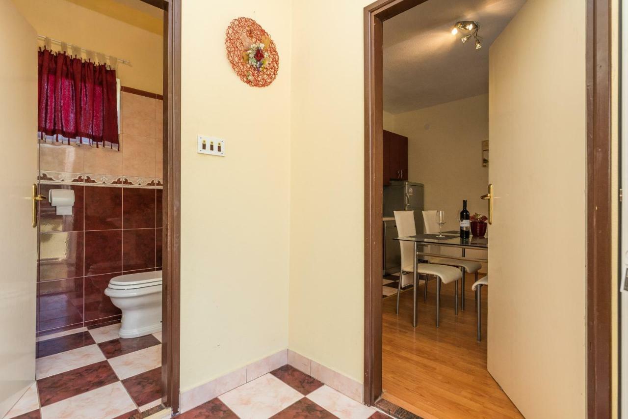 Apartman Mladenka Sukošan Exteriör bild