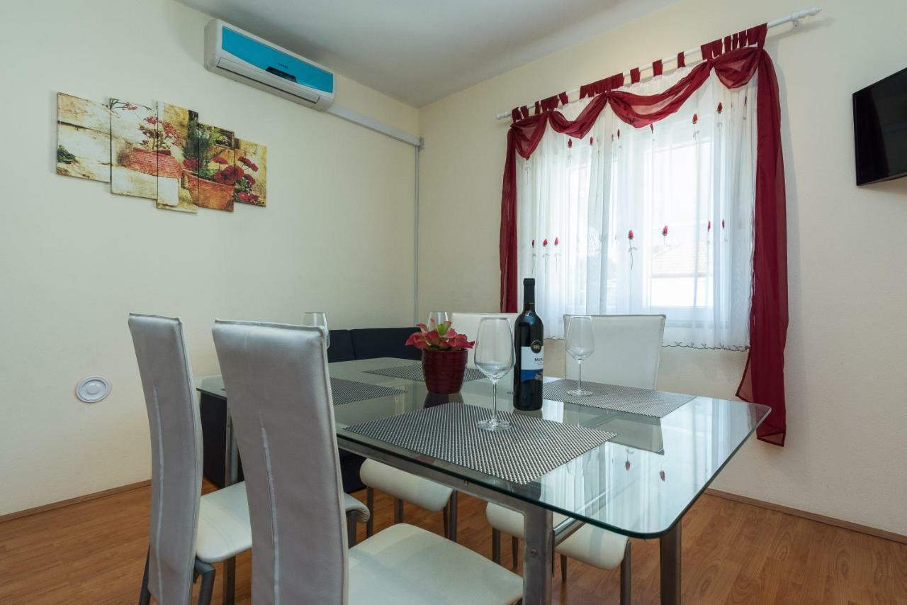Apartman Mladenka Sukošan Exteriör bild