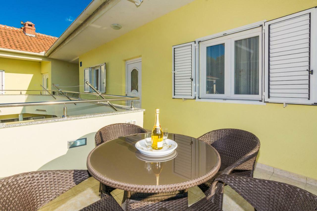 Apartman Mladenka Sukošan Exteriör bild